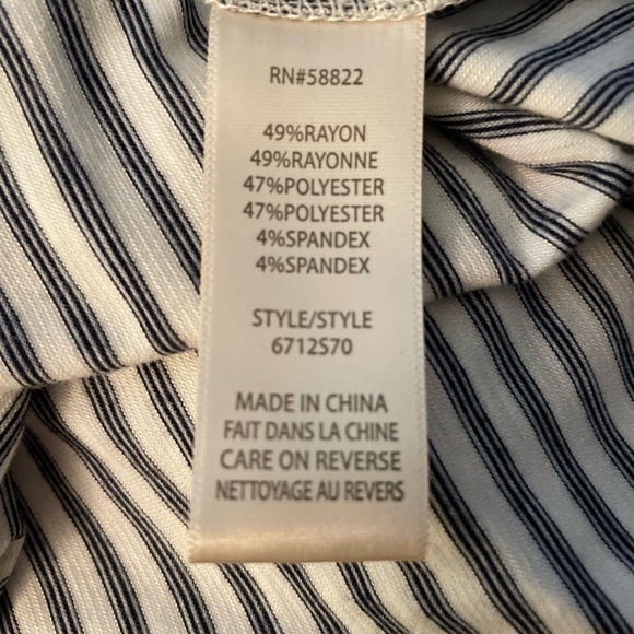 Max studio cold shoulder top in excellent condition. - Picture 2 of 4